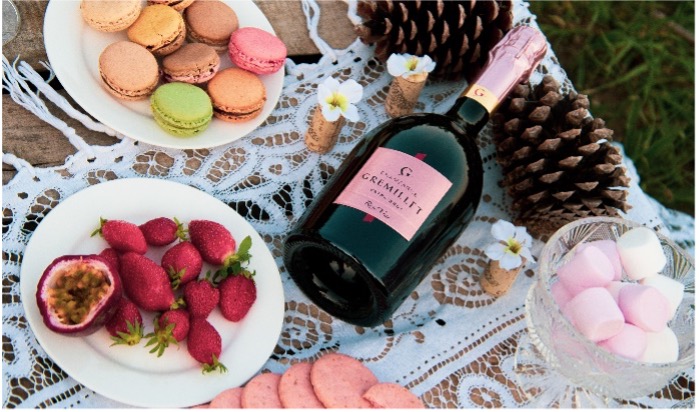 Lire la suite à propos de l’article WHY CAN’T CHAMPAGNE BE RED?
